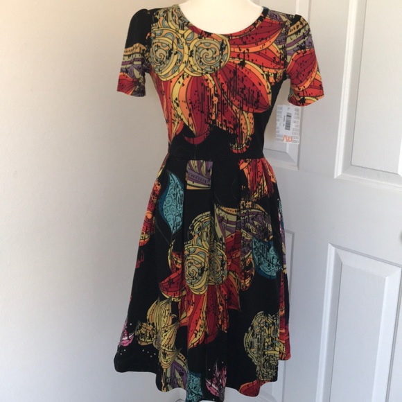 LuLaRoe Dresses & Skirts - lularoe amelia dress